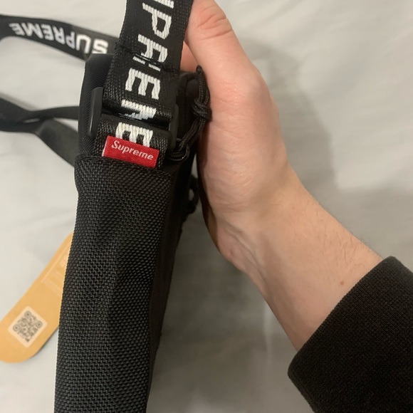 Supreme Shoulder Bag (Black) - Picture 3 of 5